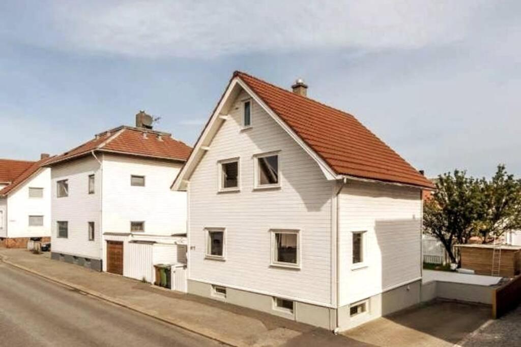 Beautiful 3-Bedroom Apartment Near City Center Stavanger Bagian luar foto